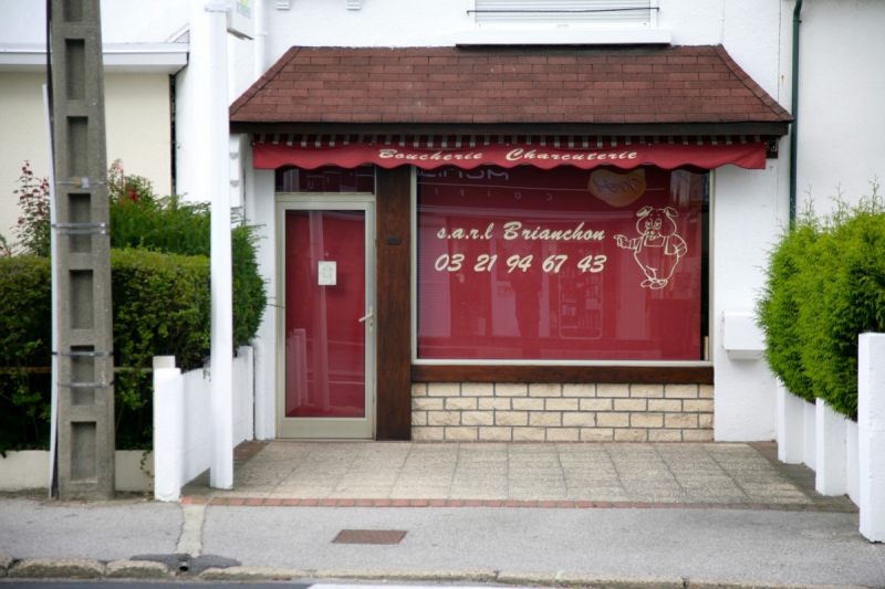 vitrine-DURANUS-min_france_frankreich_commerce_frankrijk_francia_delicatessen_butchery_charcuterie-424328