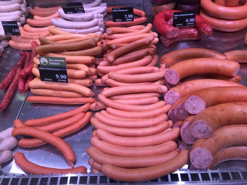 vitrine-DURANUS-min_sausages_meat_butchery-1069321